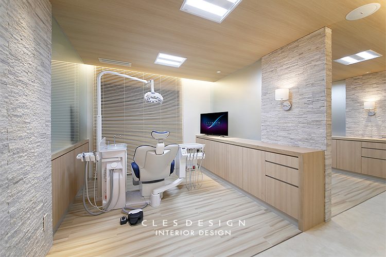 こうの歯科医院のゆったりとした診察室のデザイン